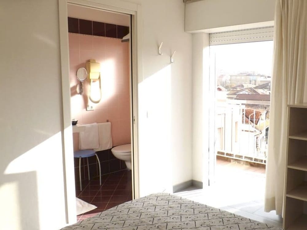 Economy Double Room - Photo 7