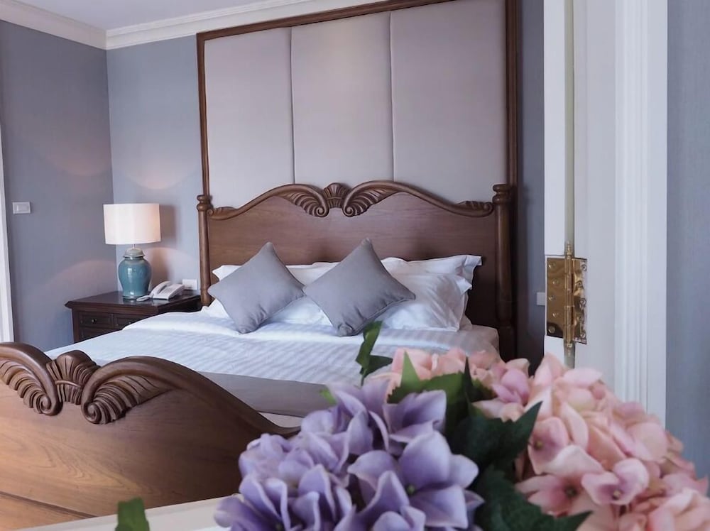 Suite 1 Bedroom River View