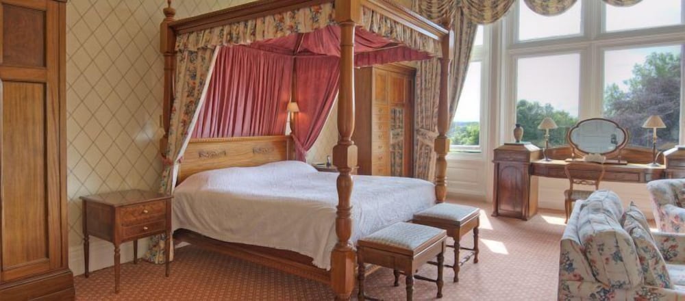 Four-poster Room photo 1