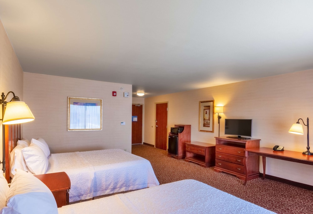 Room, 2 Queen Beds, Accessible, Non Smoking - Photo 1