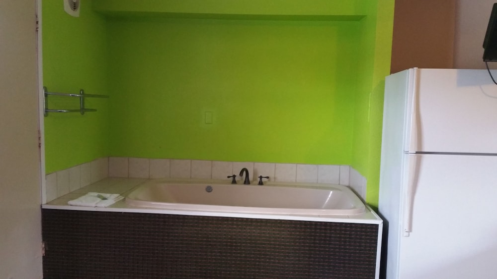 Suite, 1 King Bed, Jetted Tub photo 2