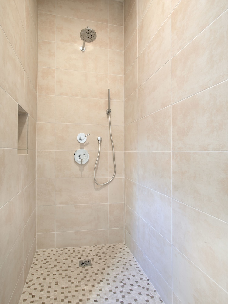 Villa, 2 Bedrooms - Photo 2