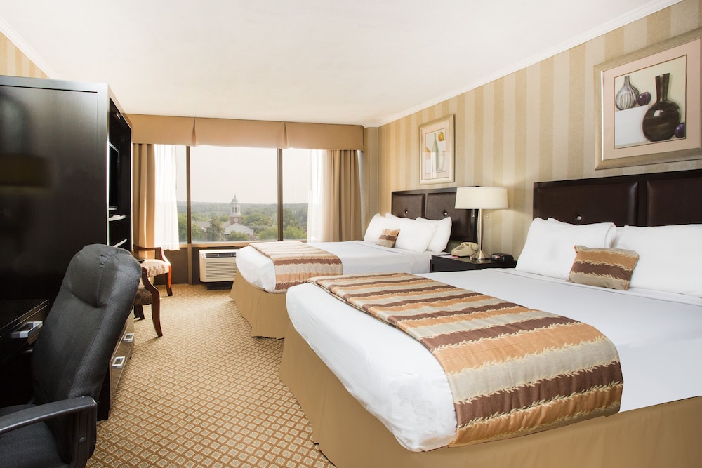 Room, 2 Queen Beds, Smoking photo 2