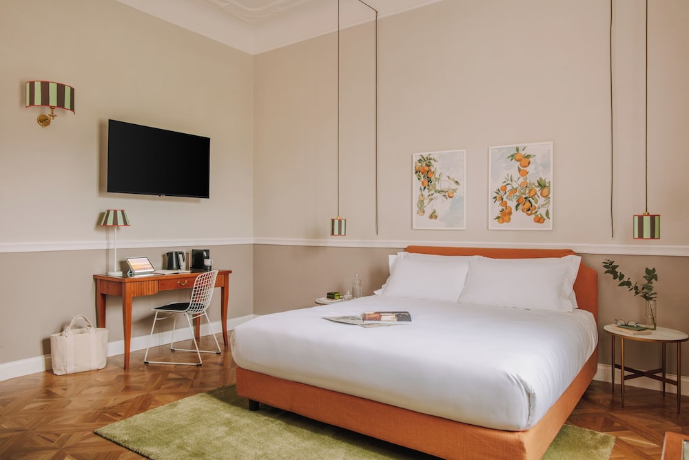 Superior Room, 1 King Bed With Sofa Bed, River View photo 3