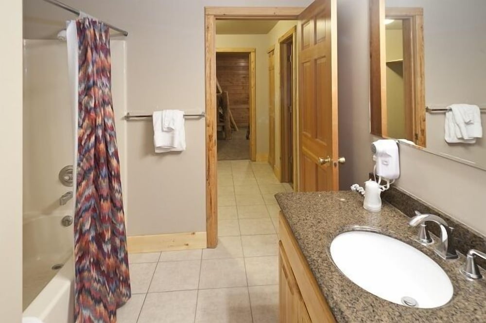 Luxury Cabin, 3 Bedrooms (7 Beds) - Photo 2