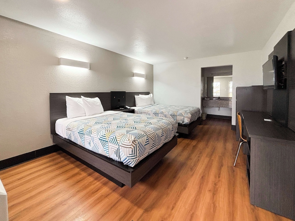 Standard Room, 2 Double Beds, Non Smoking, Refrigerator & Microwave