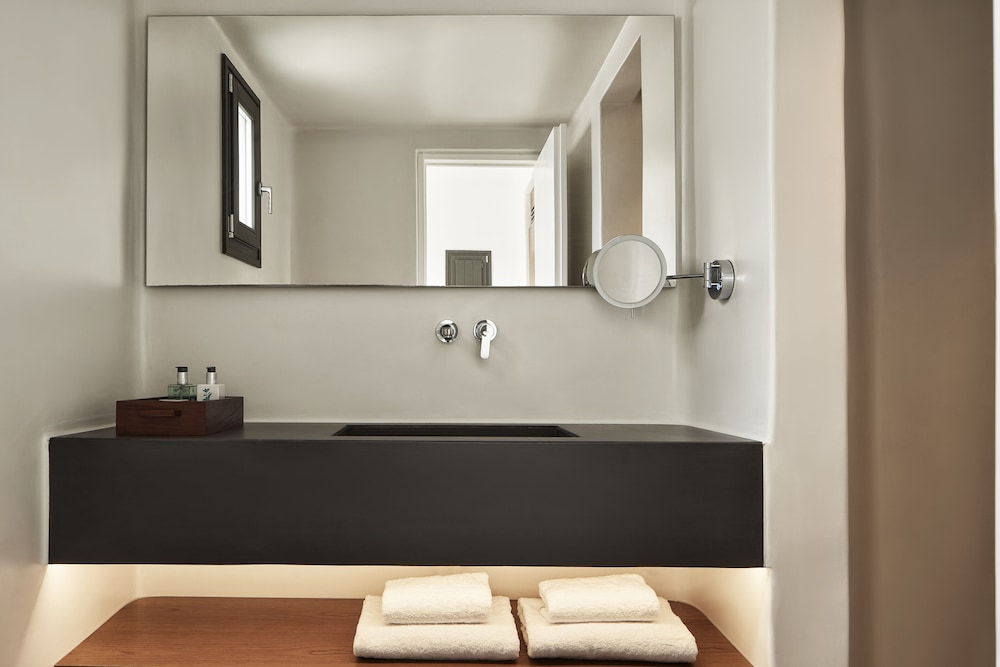 Standard Suite - Photo 8