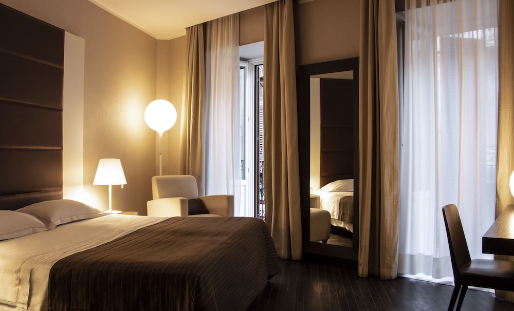 Suite - Photo 1