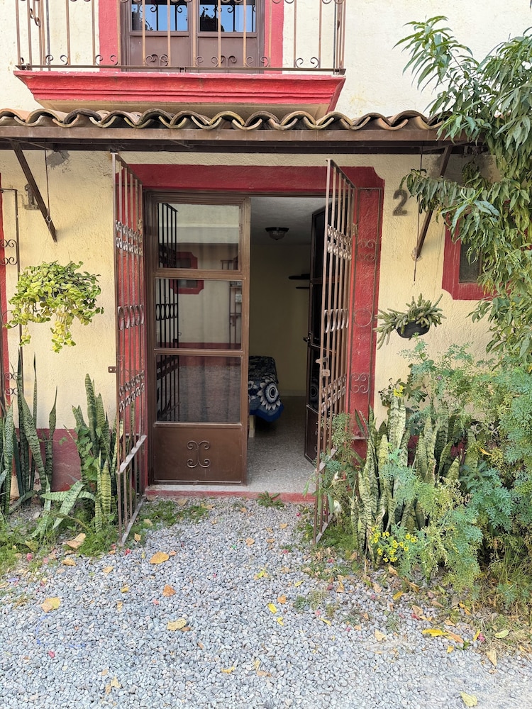 Basic Double Room Single Use, 1 King Bed, Housekeeping