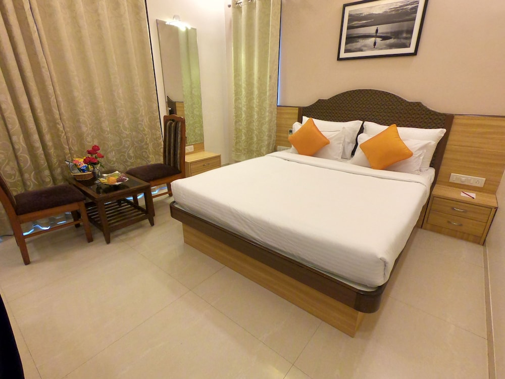 Executive Room with Balcony - Photo 10