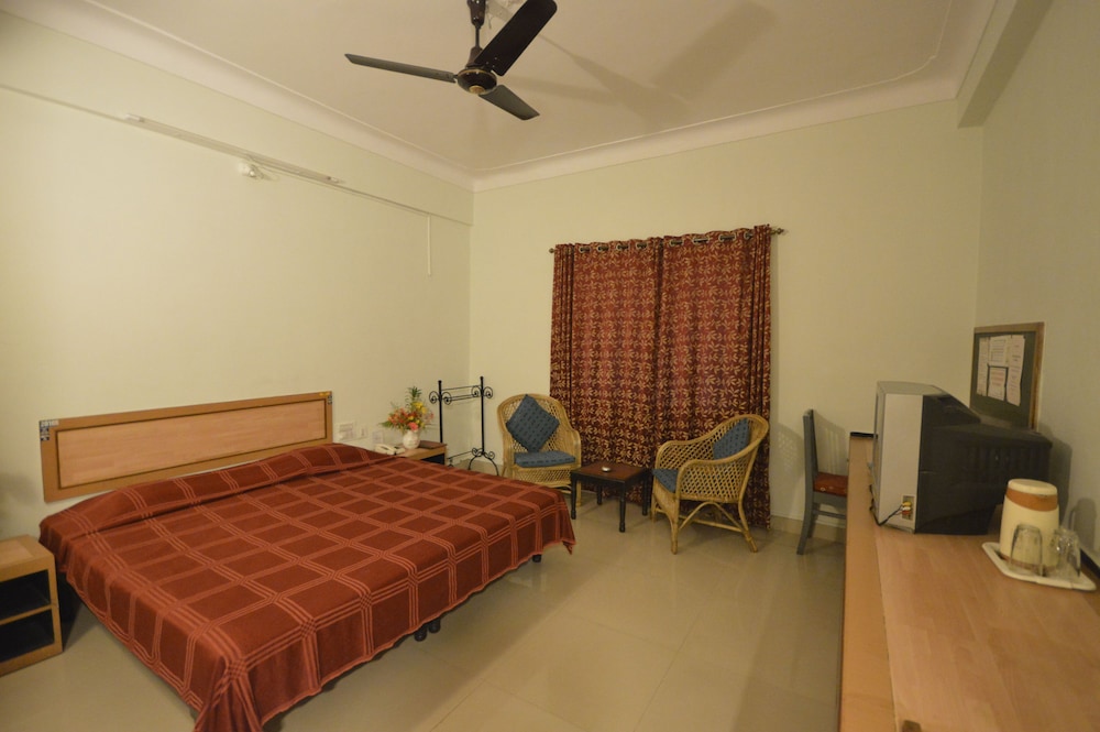 Deluxe Non Ac Room photo 1