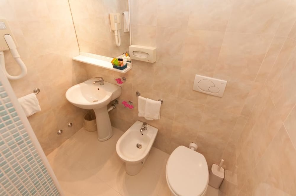 Economy Double Room (Plus) photo 3