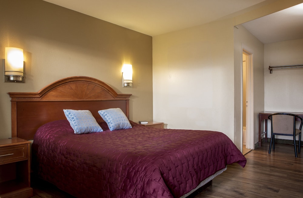 Business Room, 1 Queen Bed photo 3