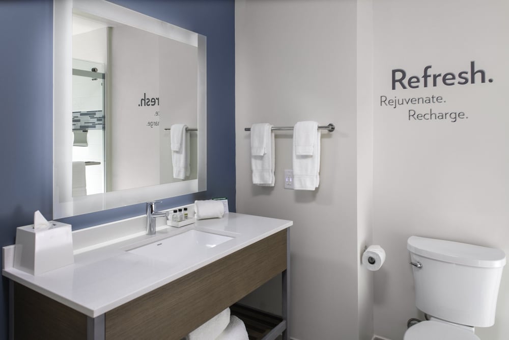 Premium Room, 2 Queen Beds, Accessible Bathtub (Mobility) - Photo 5
