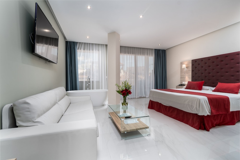Junior Double Room, 1 Queen Bed - Photo 1