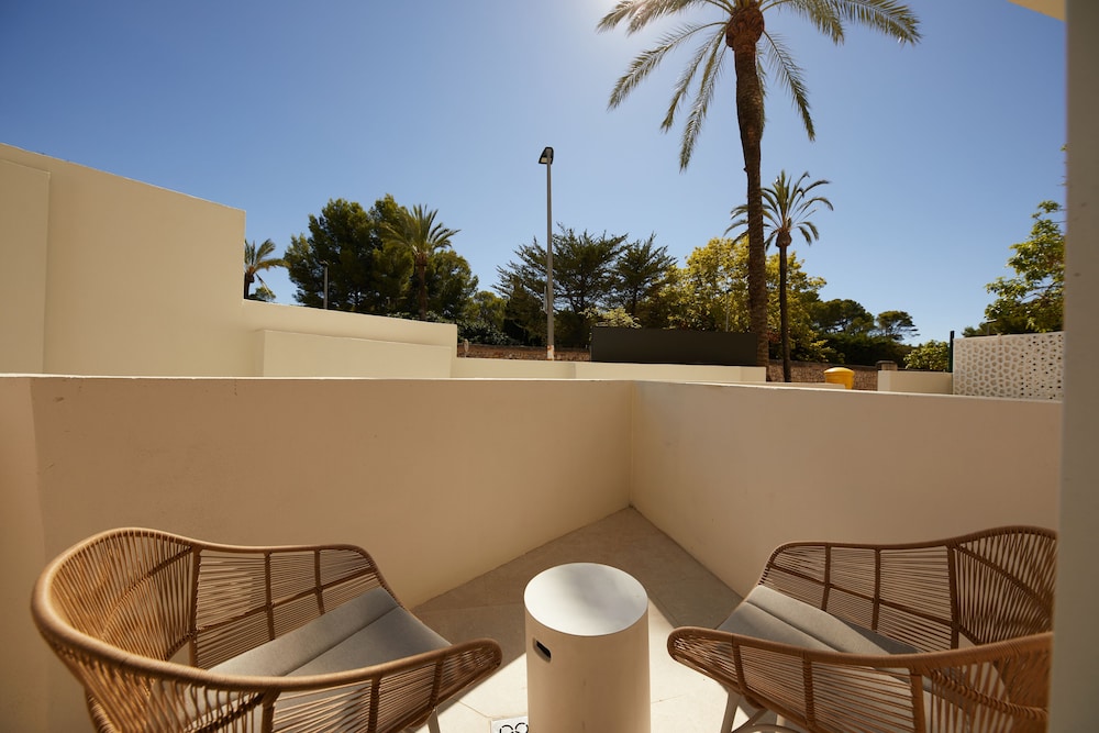 Junior Suite, Patio thumbnail 5