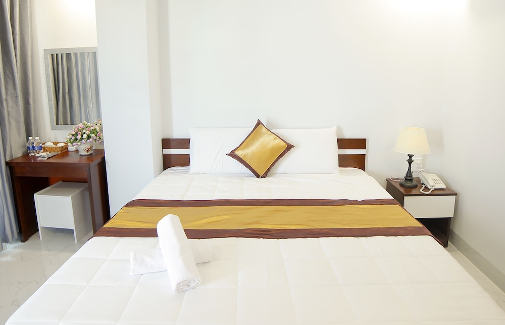 Luxury Double Room Single Use, 1 Queen Bed, City View, Beachside