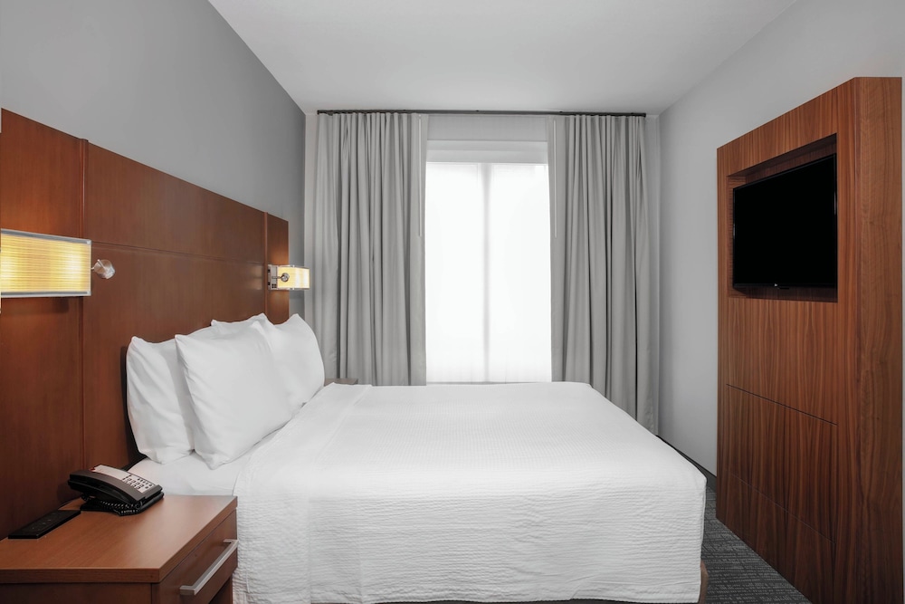 Suite, 1 Bedroom - Photo 2