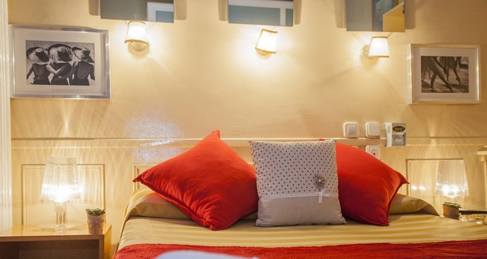 Double Room, 1 Double Bed, Private Bathroom thumbnail 6
