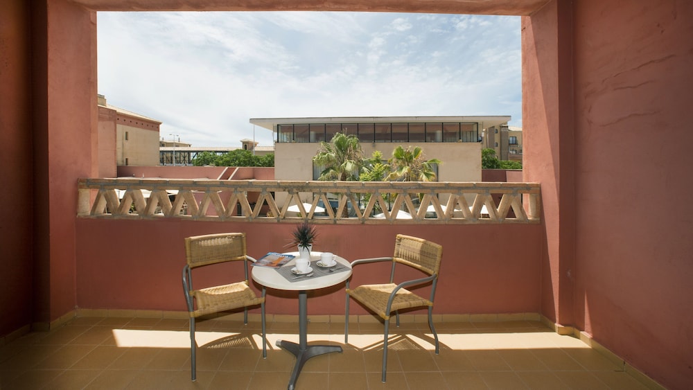 Apartment, 1 Bedroom, Pool View (frontal)