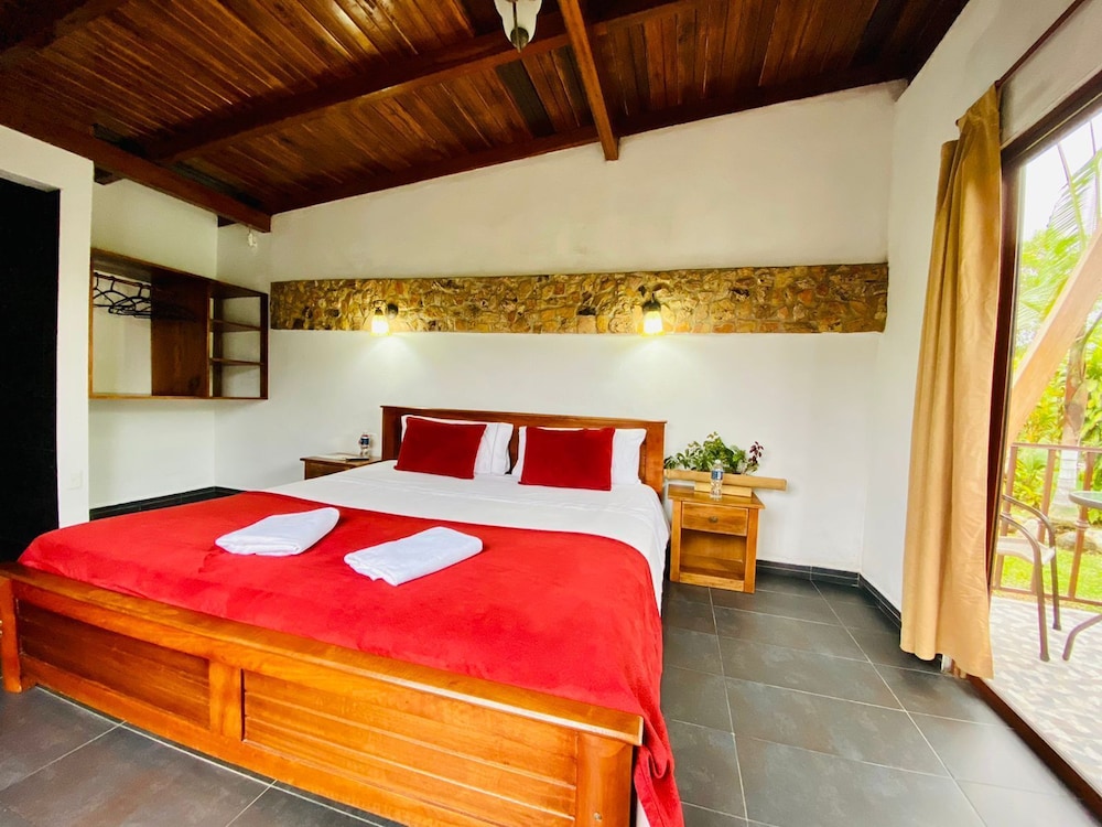 Superior Room, 1 King Bed, Balcony