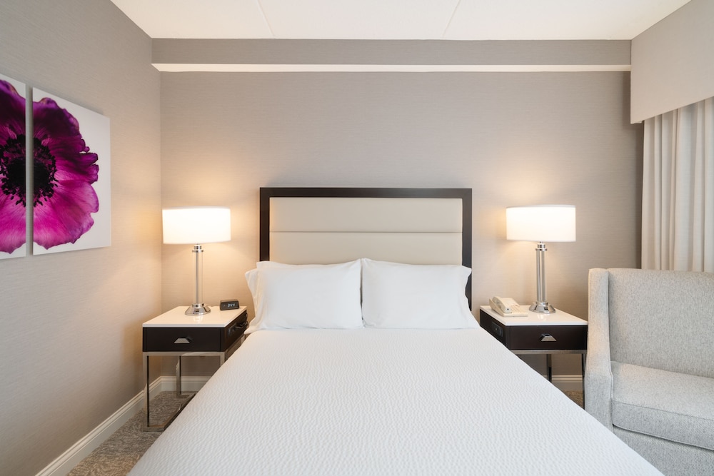 Room, 1 Queen Bed, Accessible (Mobility Tub) - Photo 2
