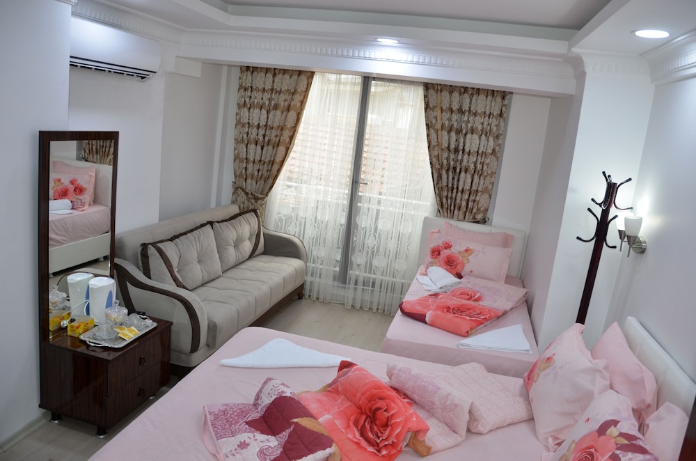 Deluxe Triple Room, Garden View photo 2