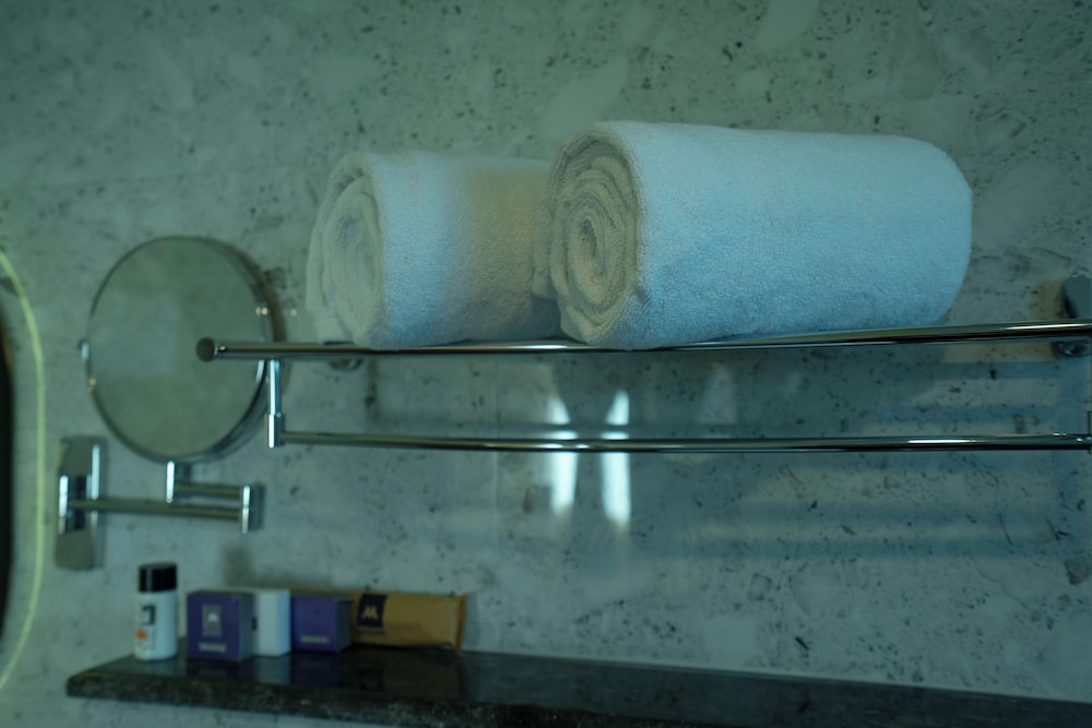 King Suite - Photo 2