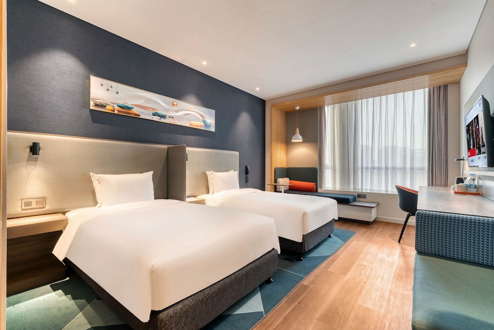 Standard Room, 2 Twin Beds, City View - Photo 3
