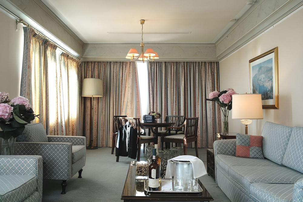 Executive Suite - Photo 4