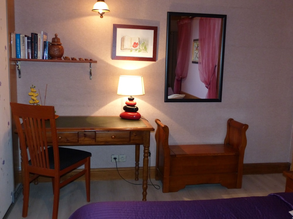Classic Double Room (Fuschia ) photo 2