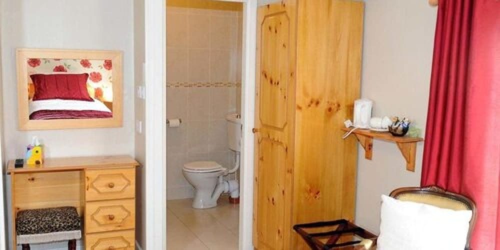 Twin Room, Ensuite photo 3