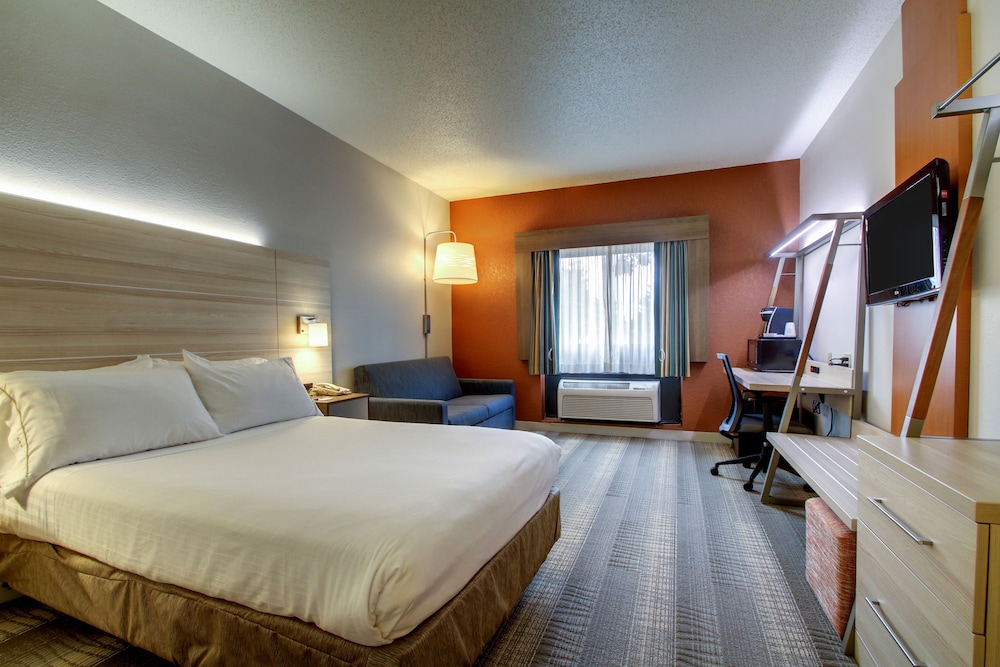 Standard Room, 1 Queen Bed, Accessible (Communications, Roll-In Shower) - Photo 1