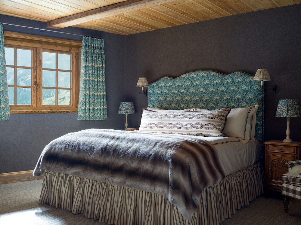 Superior Room, 1 King Bed photo 1