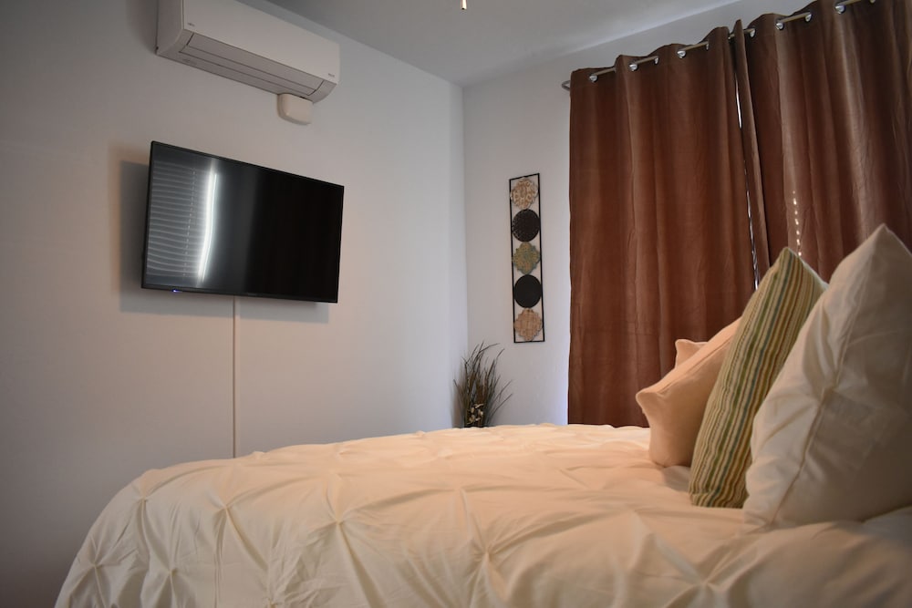 Condo, 2 Bedrooms