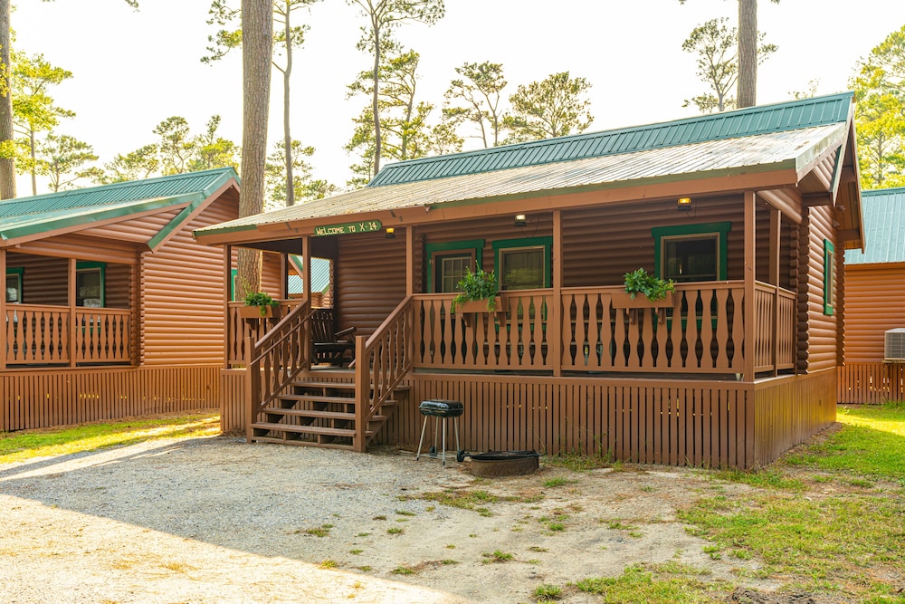 Cabin (No Linens Included) photo 3