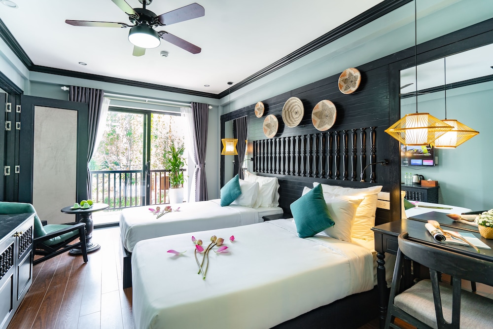 Deluxe Double or Twin Room, Pool View - Photo 9