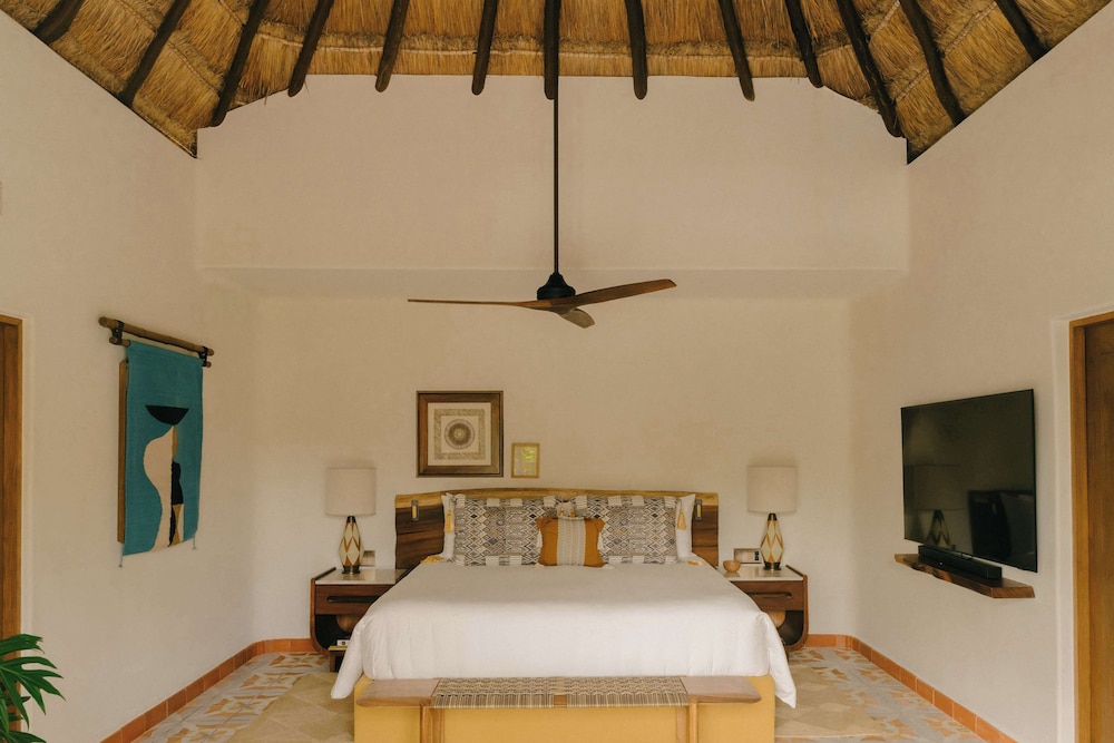 Suite, 2 Bedrooms - Photo 1