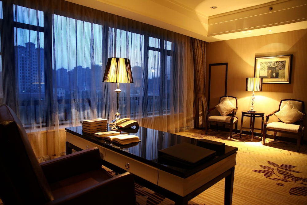 Deluxe Suite photo 1