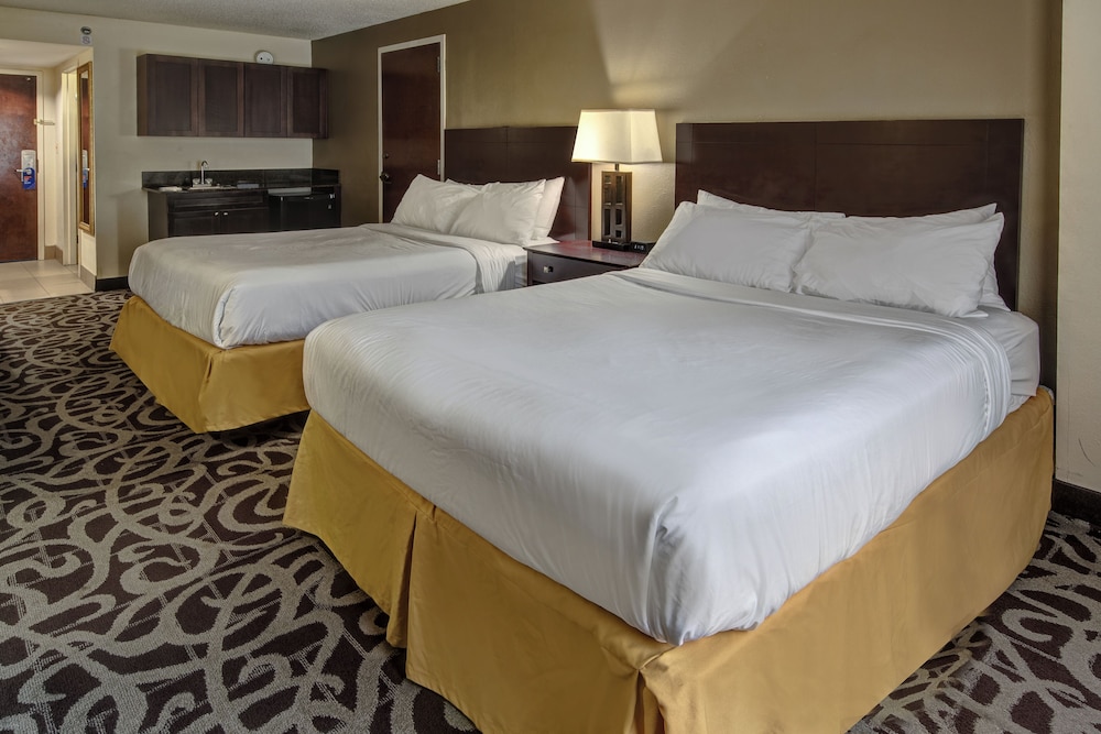 Suite, 2 Queen Beds - Photo 1