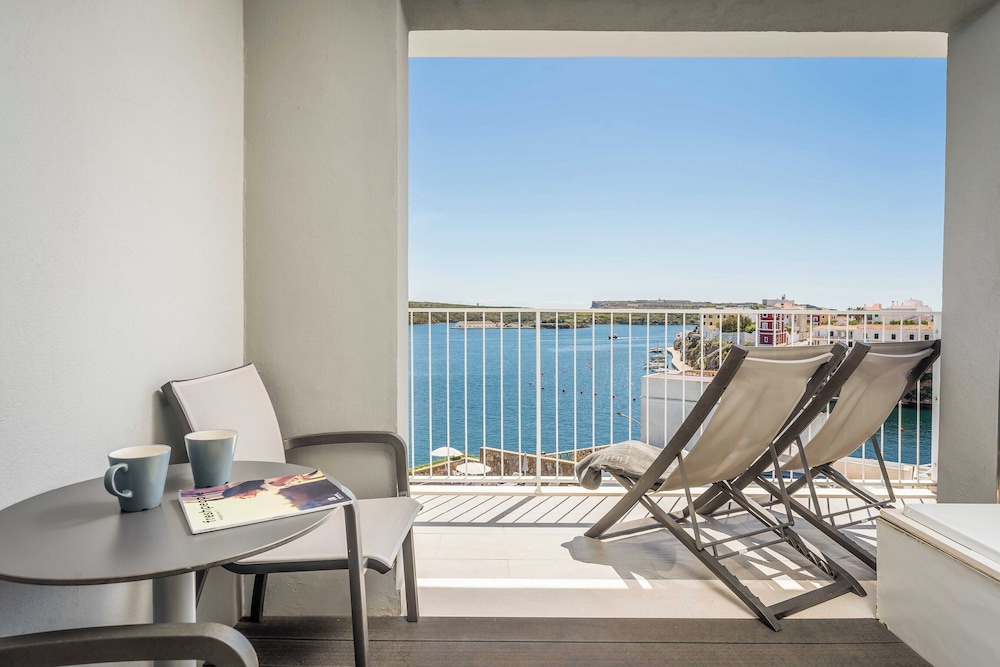Suite with Sea and Pool View photo 3