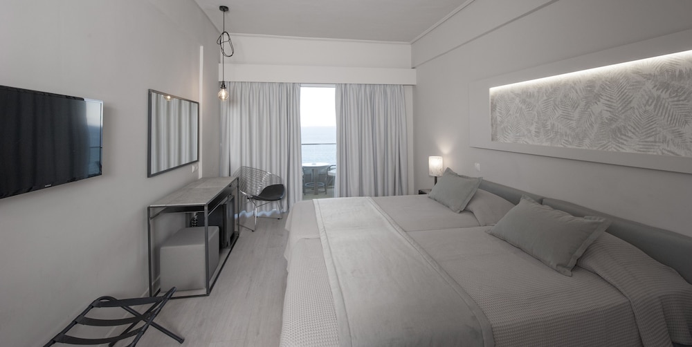 Family Room, Sea View - Photo 1