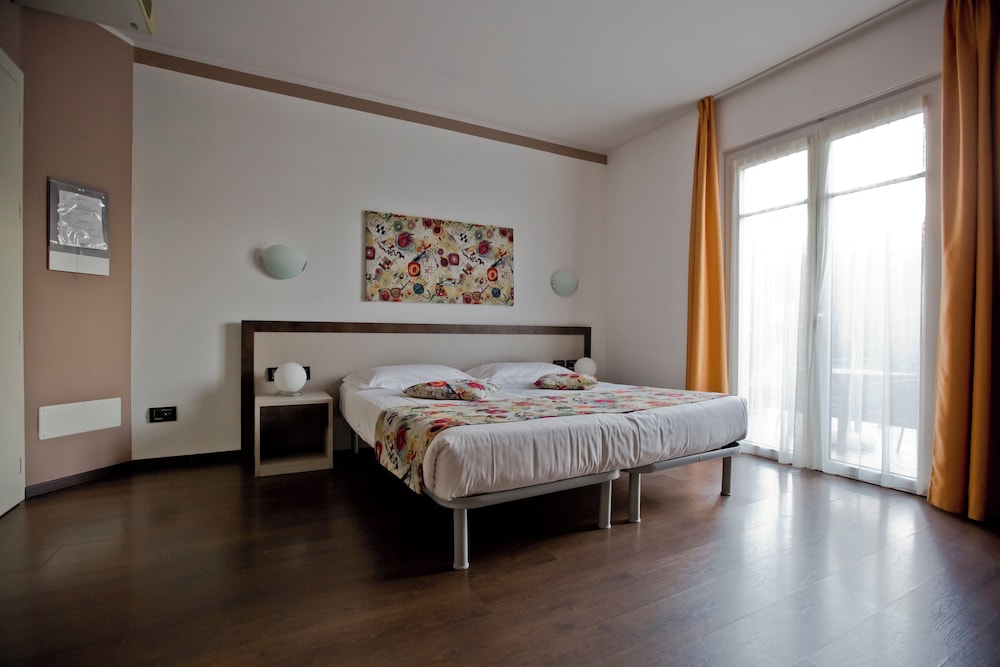 Superior Double or Twin Room - Photo 1