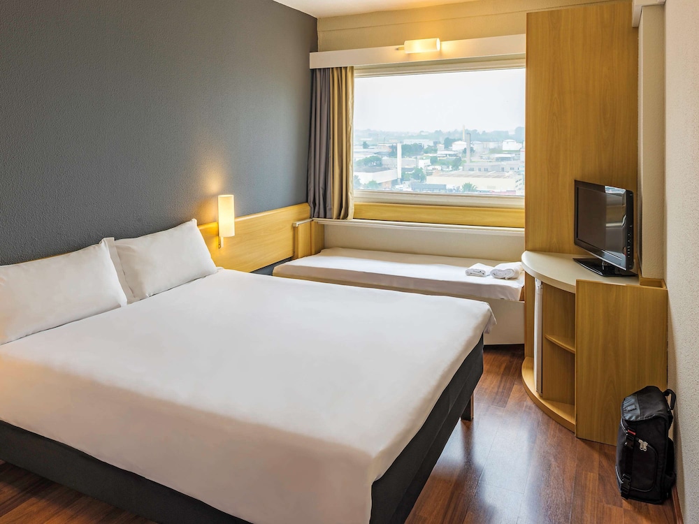 Room, 1 Double Bed with Sofa bed photo 1