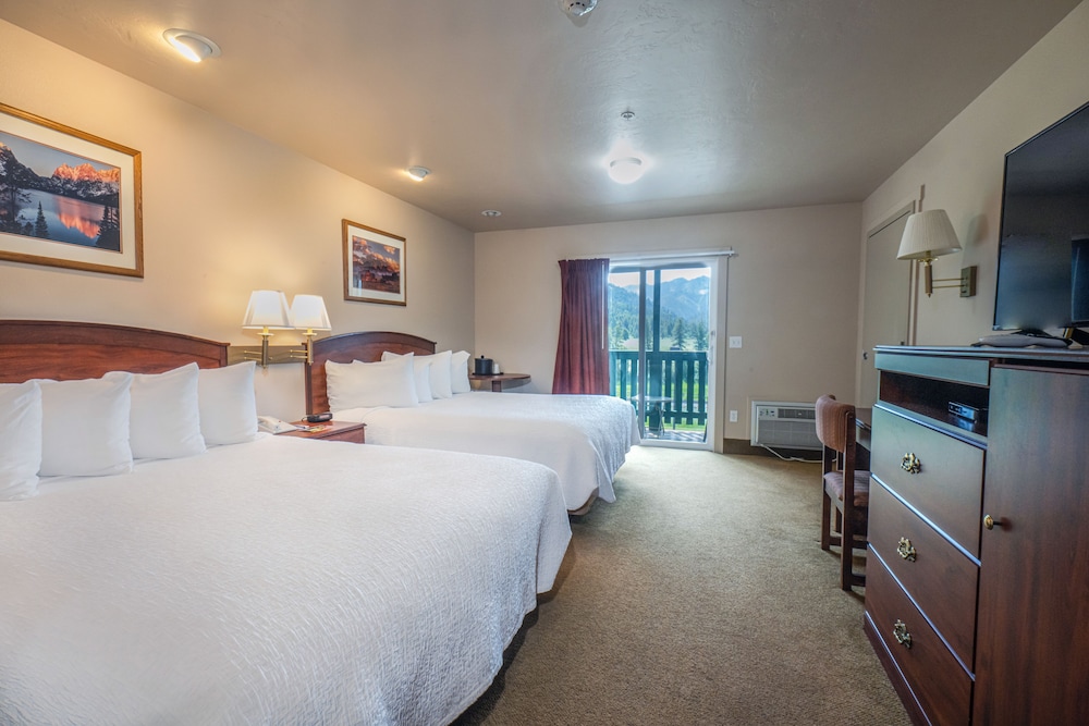 Classic Room, 2 Queen Beds photo 1