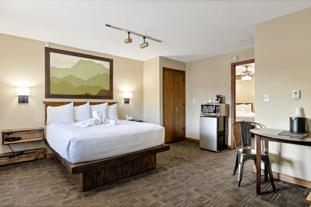 Suite, 2 Bedrooms, Jetted Tub (some pet friendly)