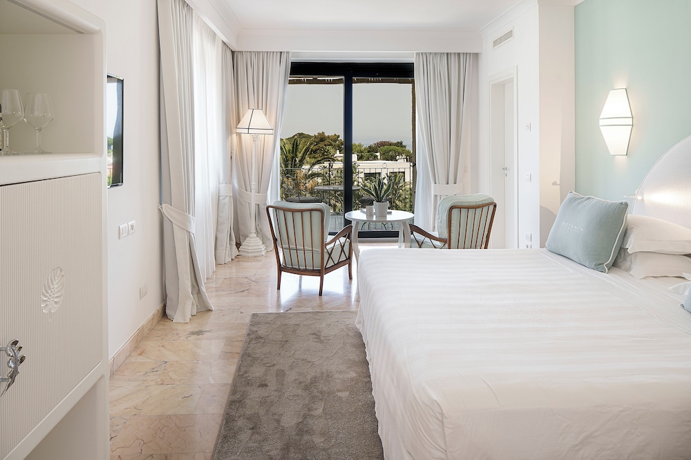 Deluxe Room, Terrace, Garden View