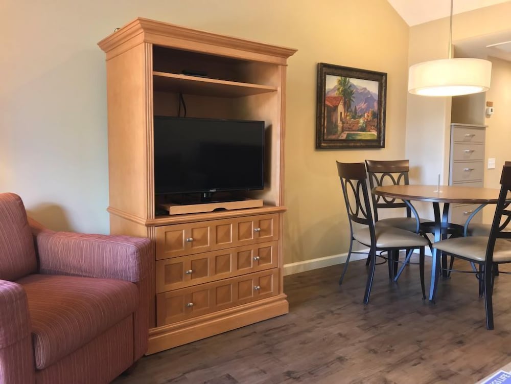 One Bedroom - Photo 4
