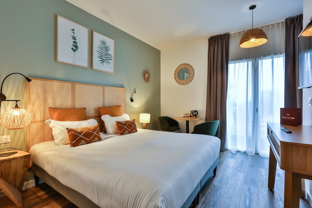 Double Room, 1 King Bed, Courtyard View (sans balcon) - Photo 1