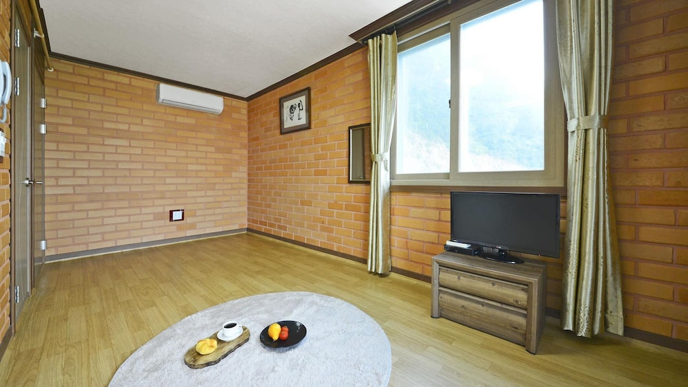 Basic Room, 1 Bedroom (B-201(Oceanview)) photo 2